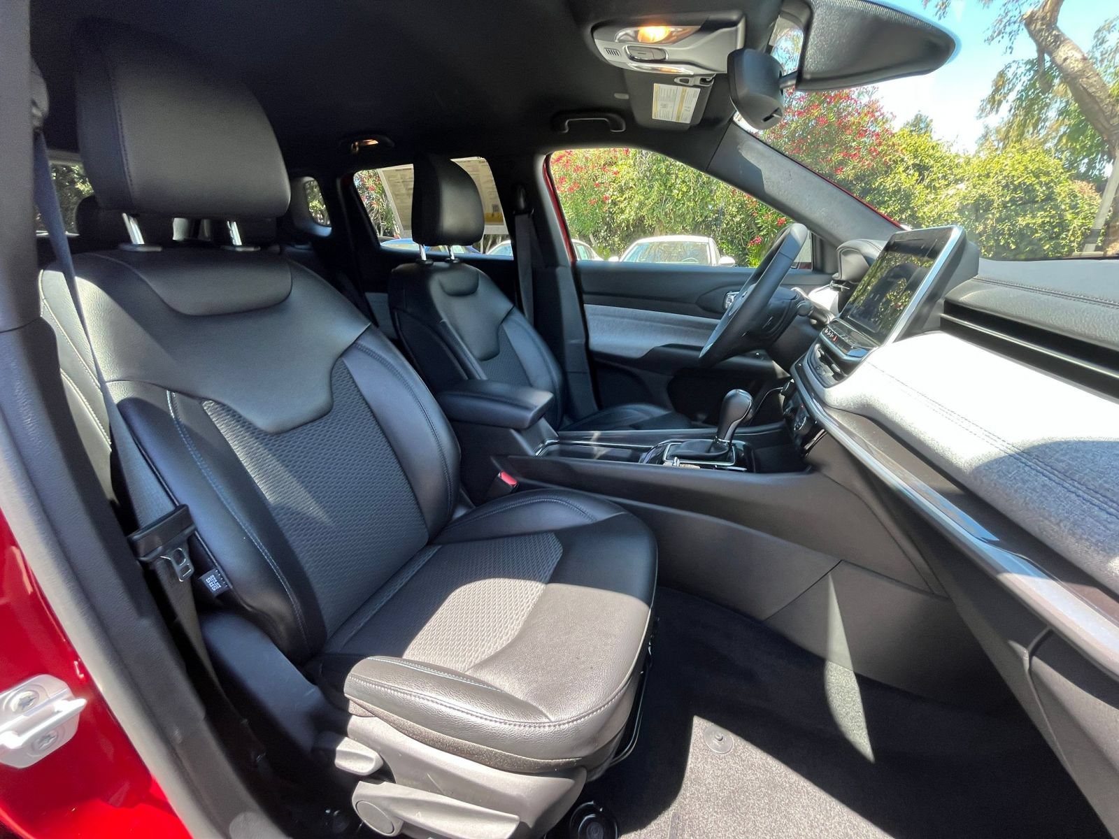 Used 2025 Jeep Compass Latitude AWD/4WD image 36