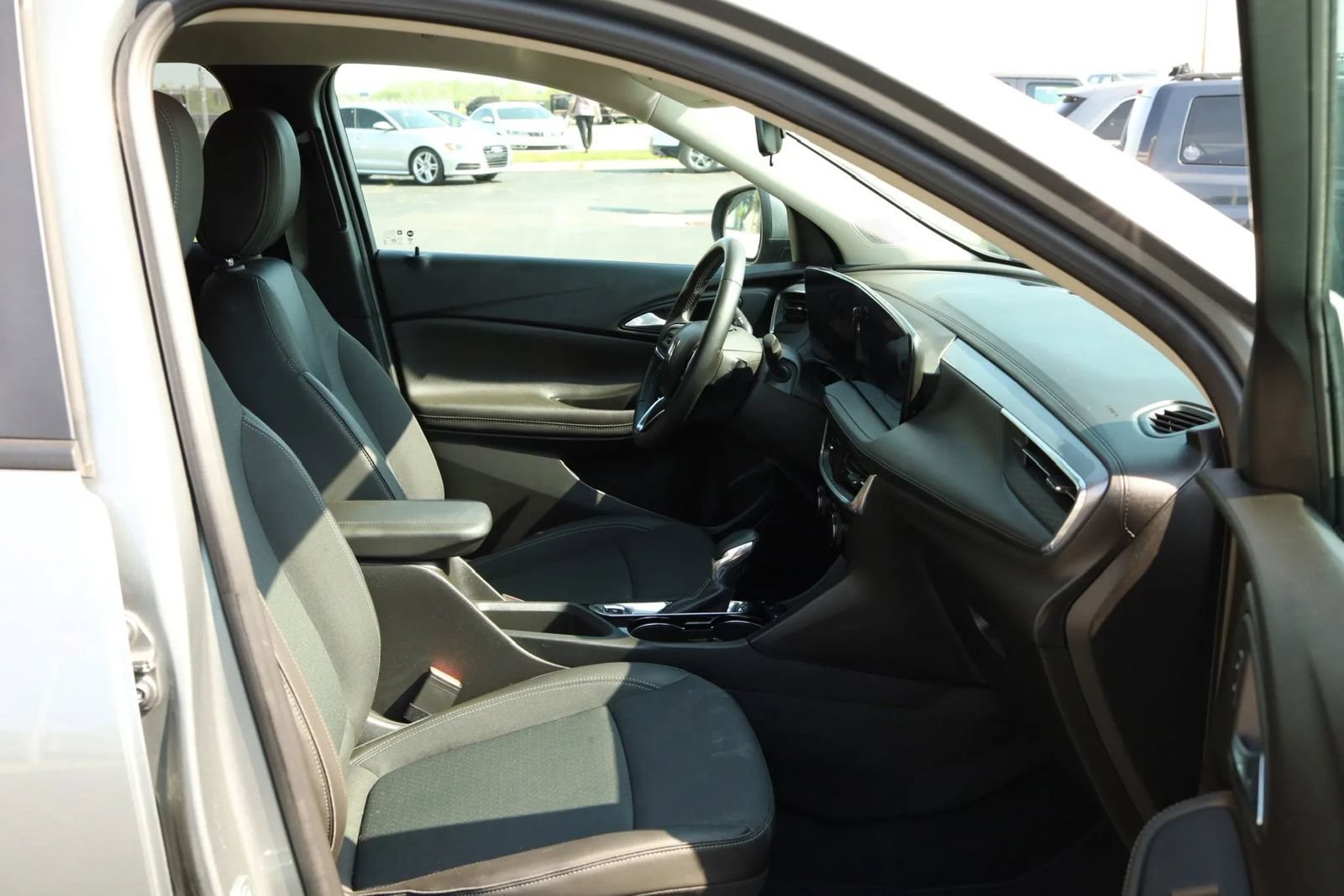 Used 2025 Buick Encore GX Preferred FWD image 50