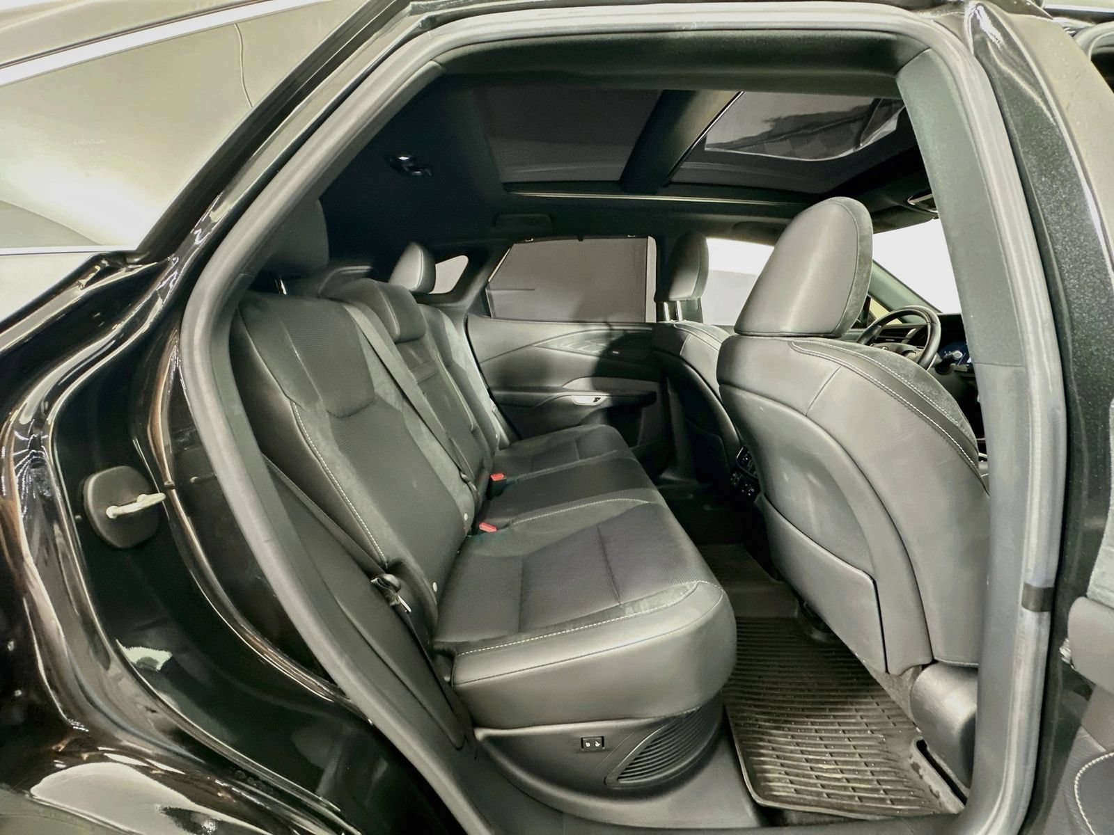 Used 2025 Lexus RX 450h AWD w/ Luxury Package image 29