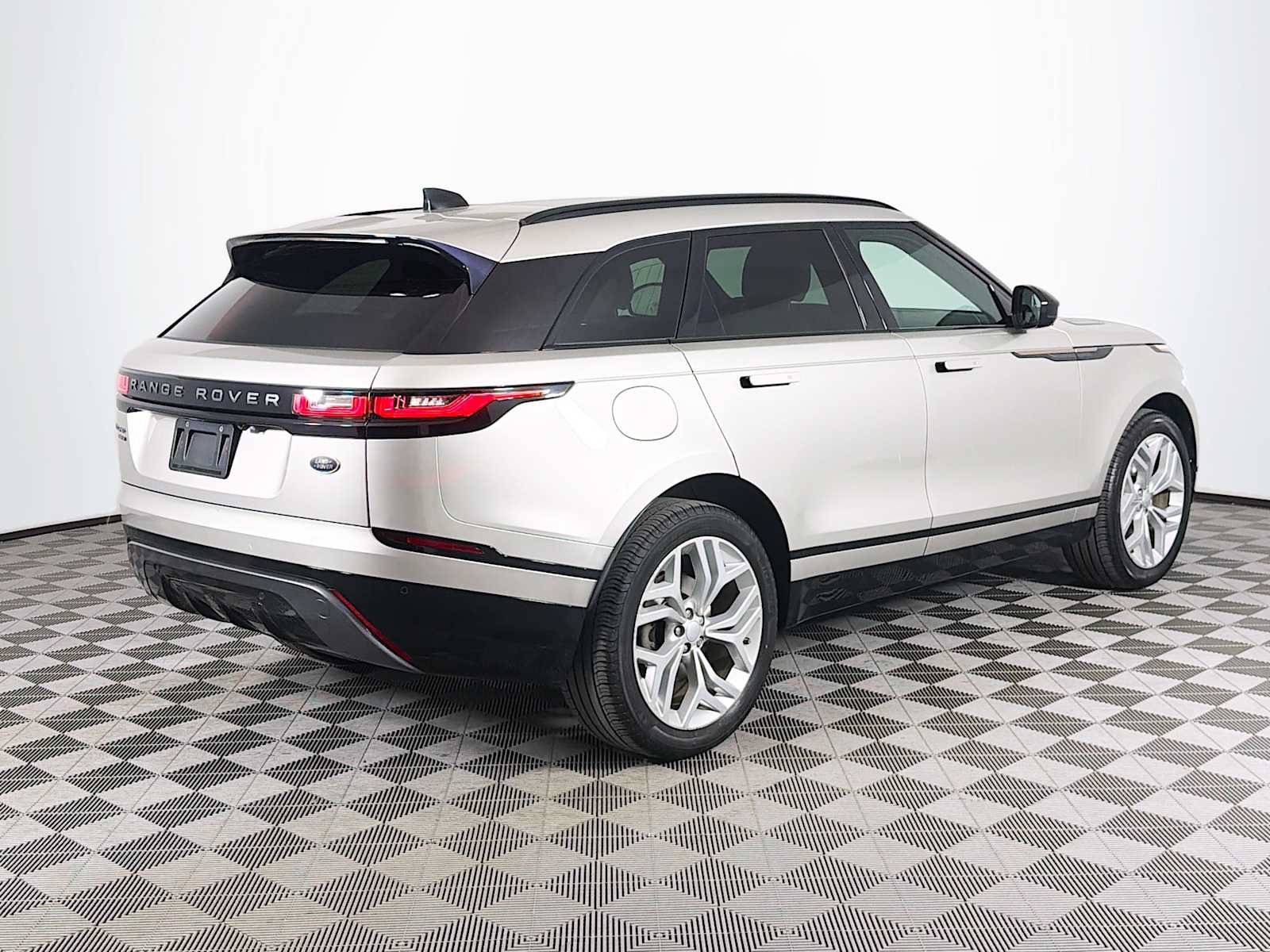 Used 2020 Land Rover Range Rover Velar R-Dynamic S AWD/4WD image 5