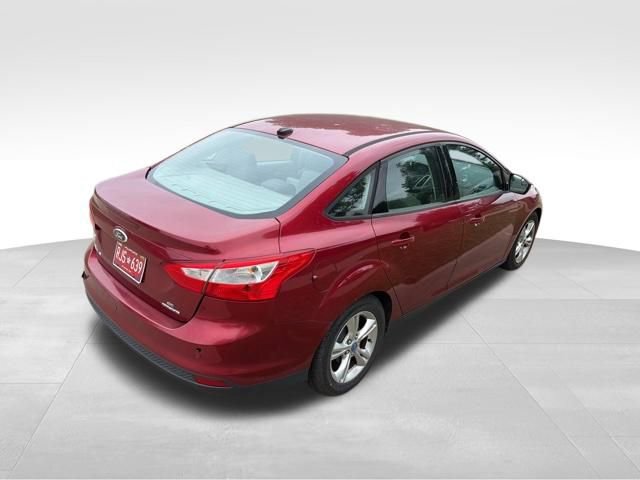 Used 2014 Ford Focus SE w/ SE Winter Package FWD image 3