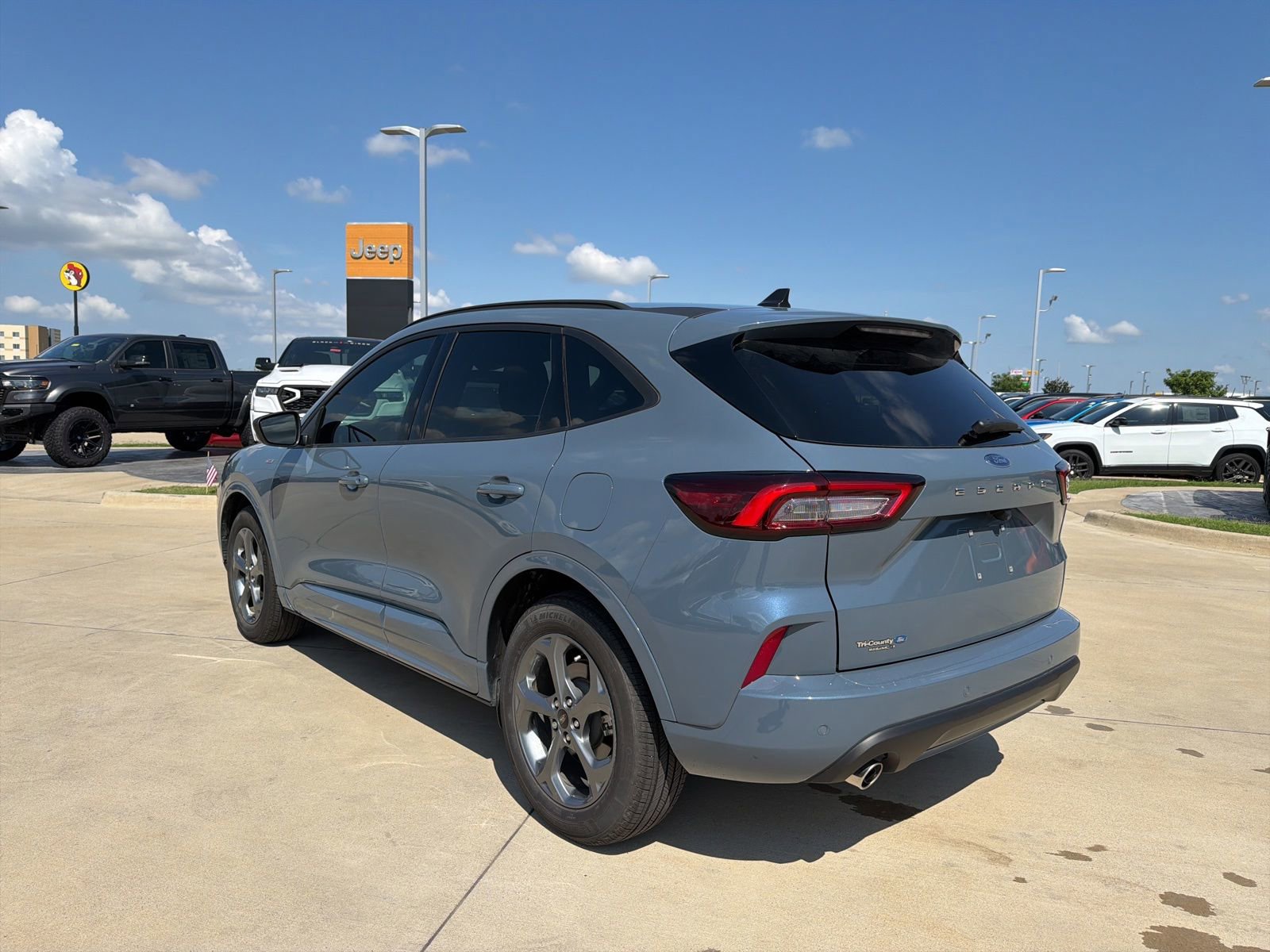 Used 2024 Ford Escape ST-Line w/ Tech Pack #1 FWD image 3