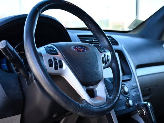 Used 2015 Ford Explorer XLT w/ Equipment Group 202A image 10