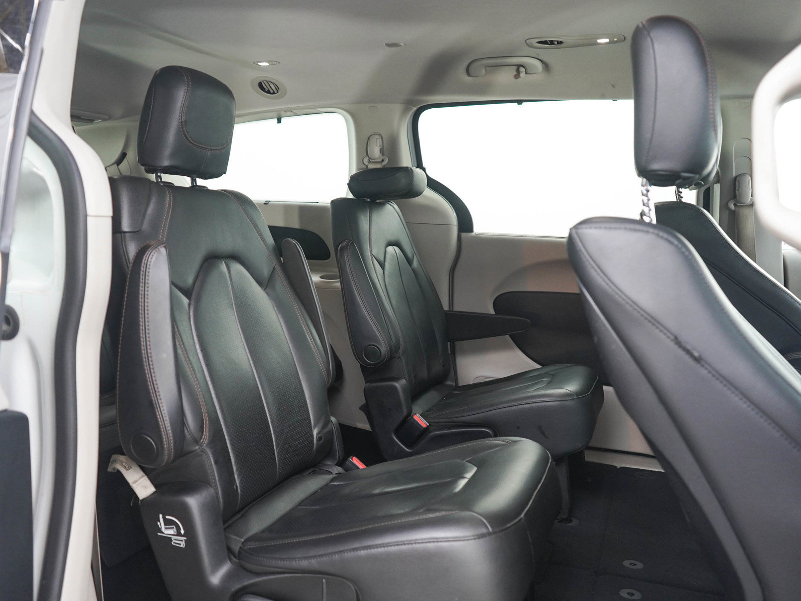Used 2020 Chrysler Pacifica Touring-L Plus FWD image 12
