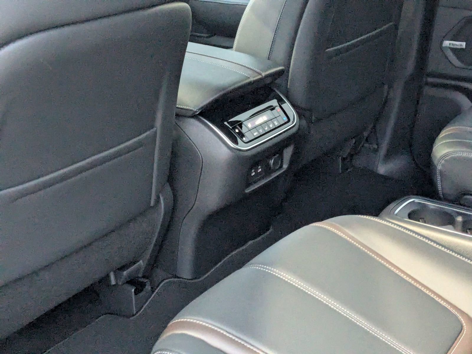 New 2026 Nissan Armada SL w/ Captain's Chari Seat Package image 27