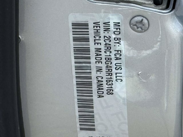 Used 2024 Chrysler Pacifica Touring-L FWD image 23