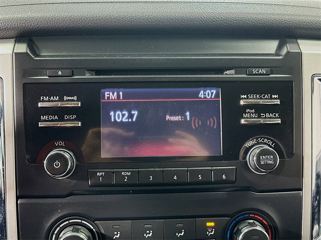 Used 2018 Nissan Titan SV image 15