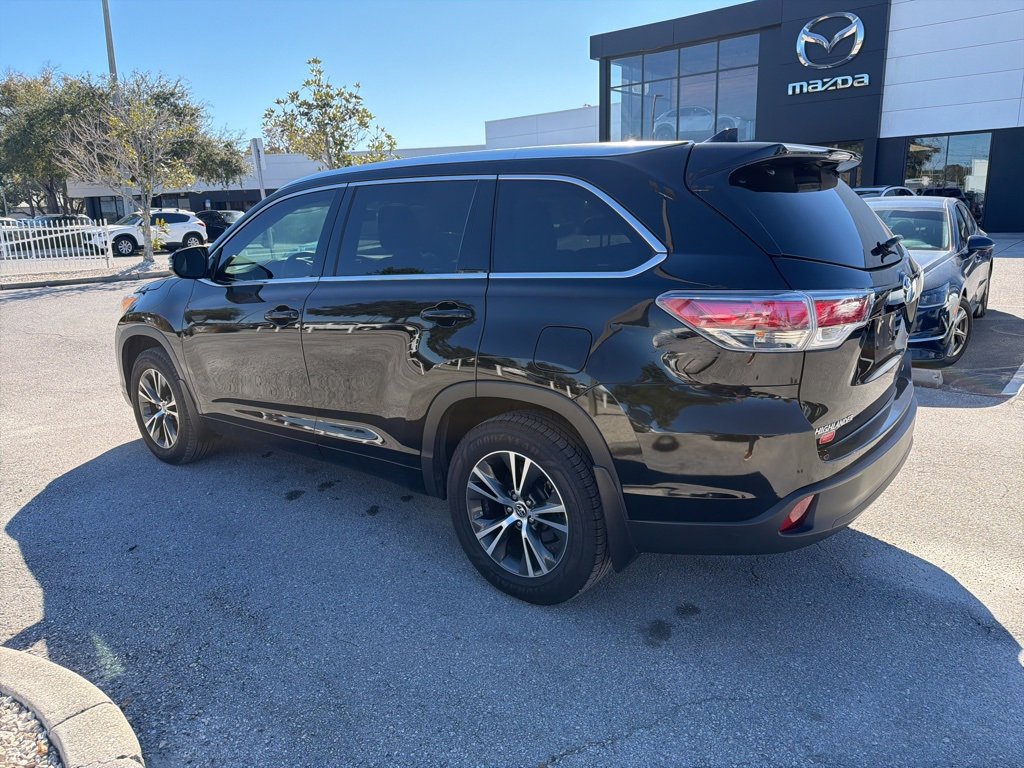 Used 2016 Toyota Highlander XLE image 11