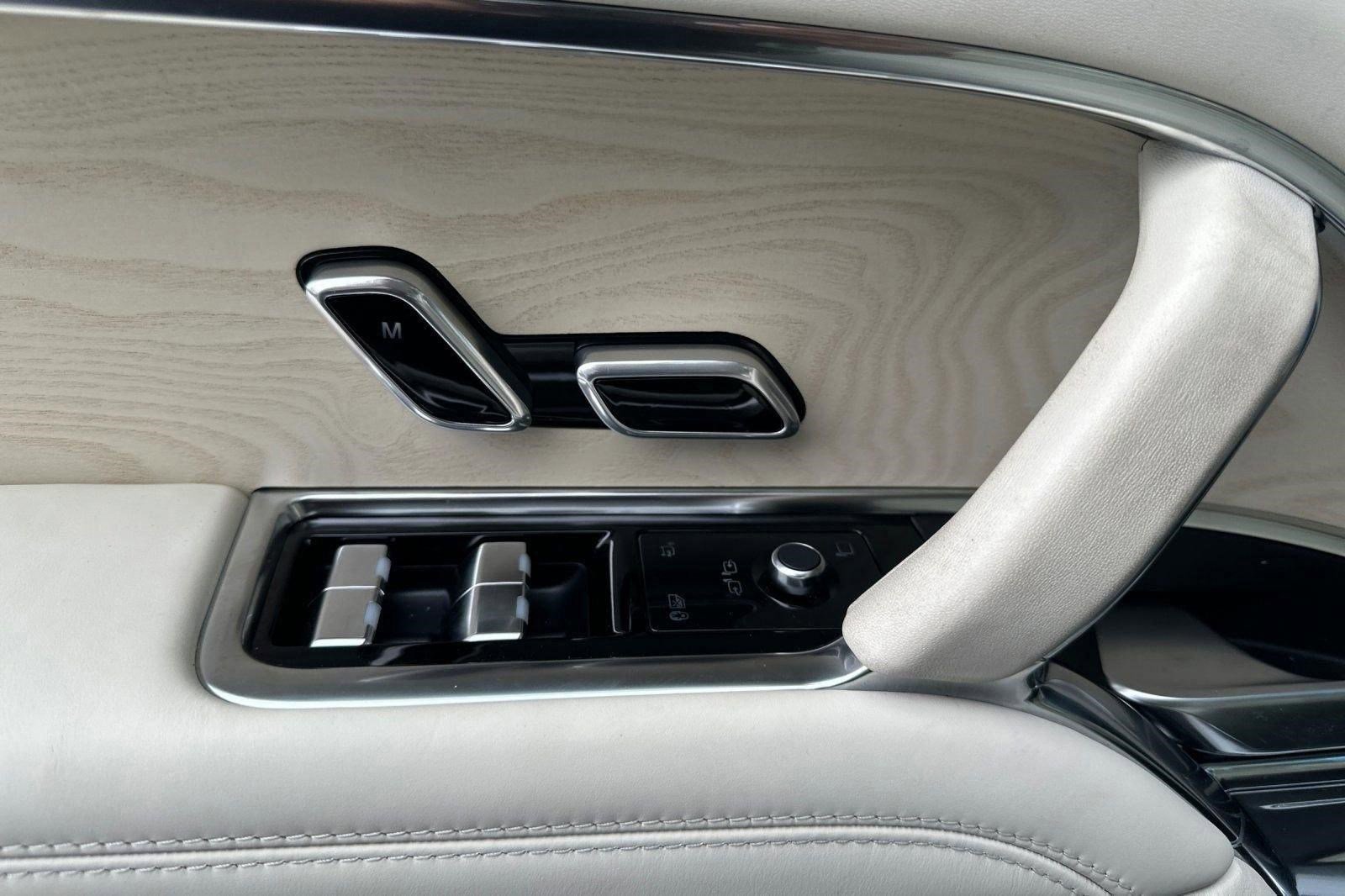New 2026 Land Rover Range Rover SV image 12