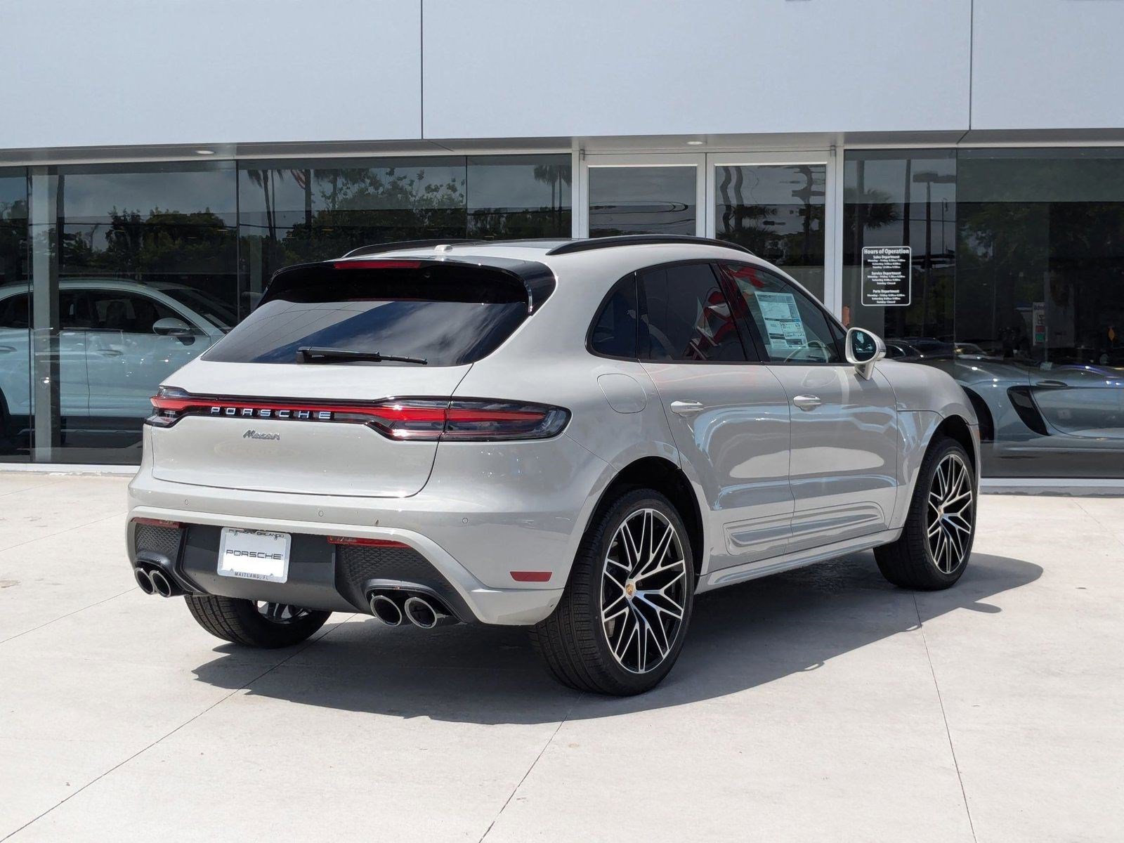 Certified 2025 Porsche Macan image 9
