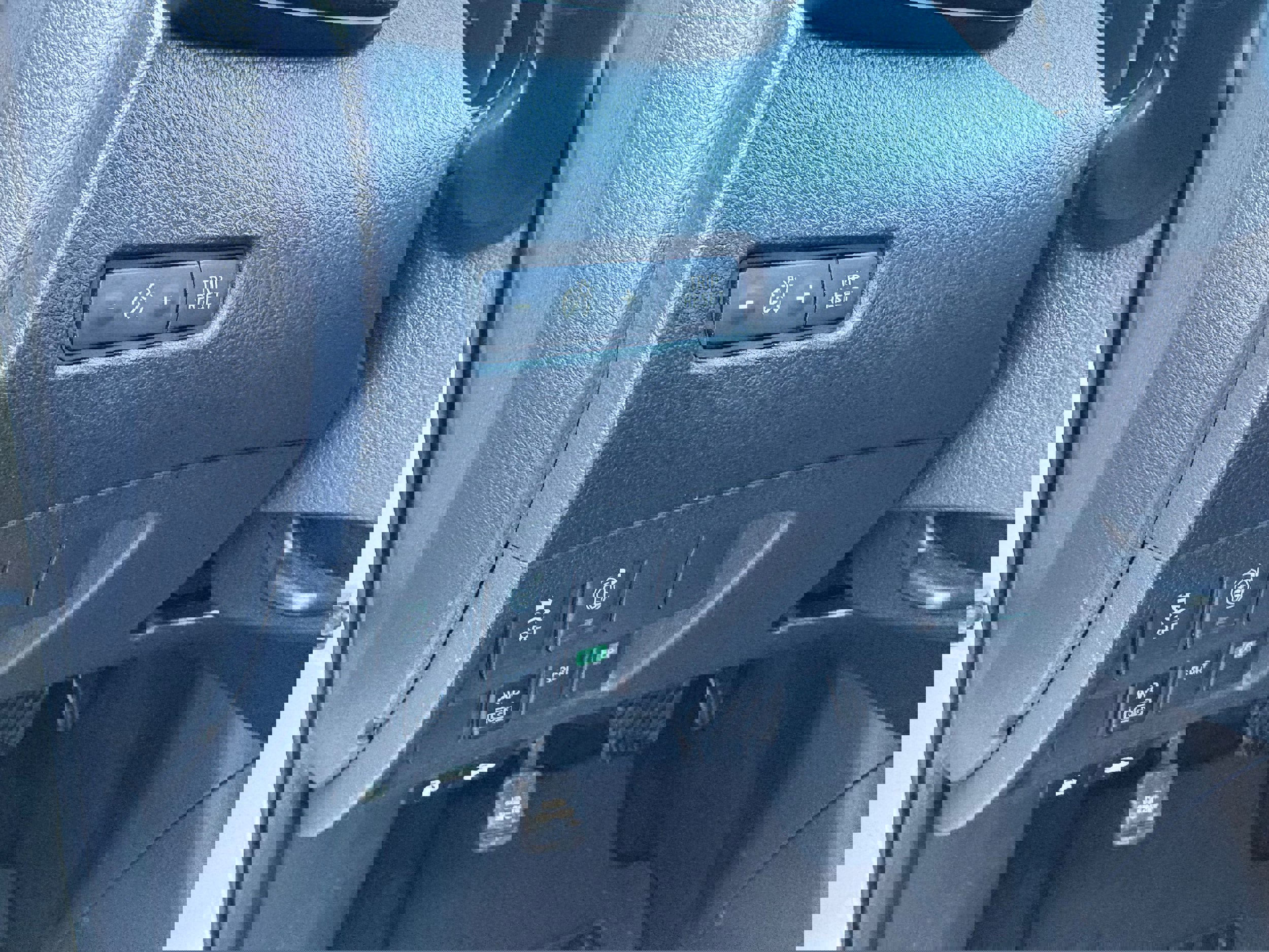 Used 2017 Nissan Rogue S image 21