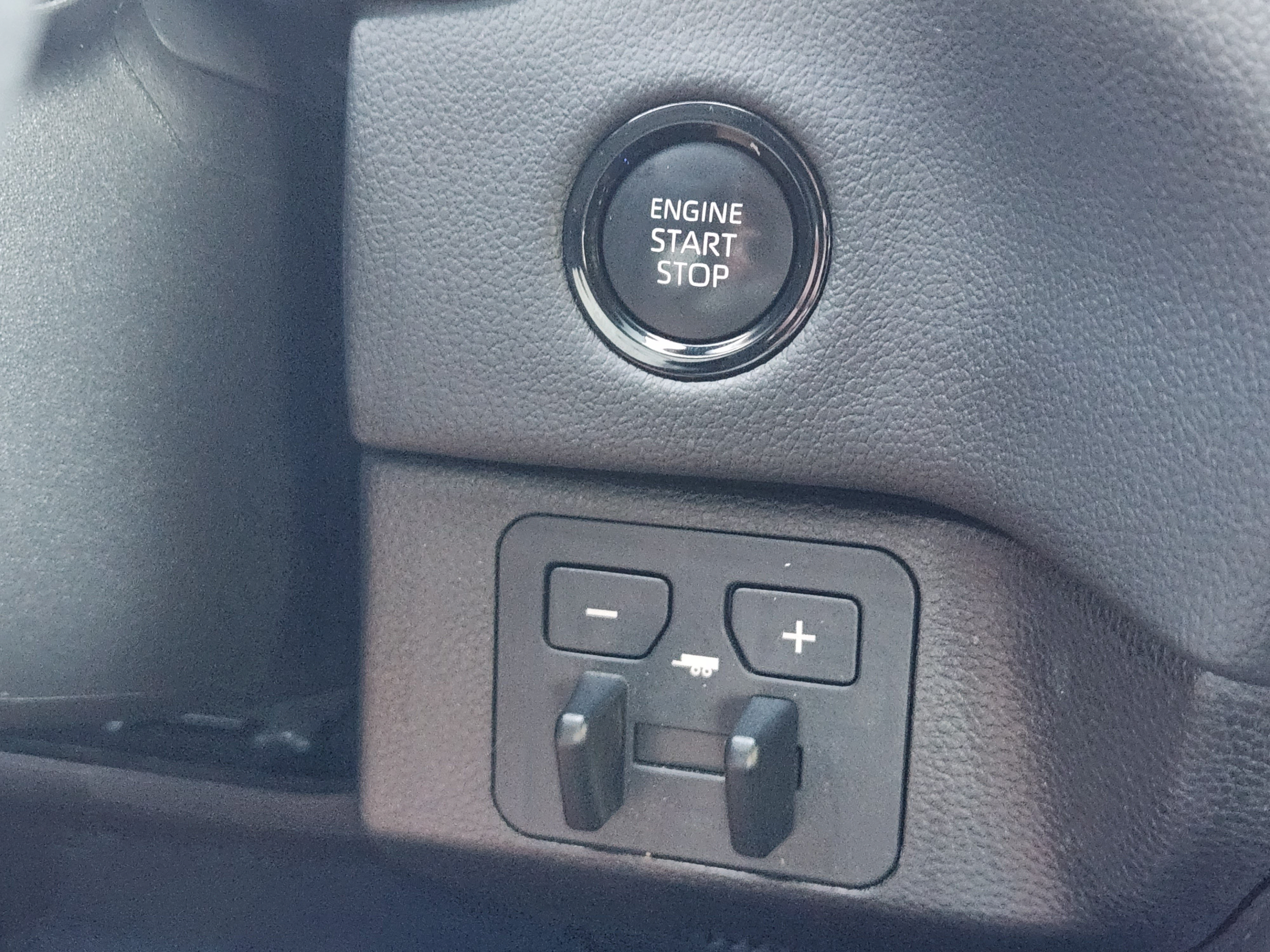 Used 2025 Toyota Tundra Limited AWD/4WD image 15