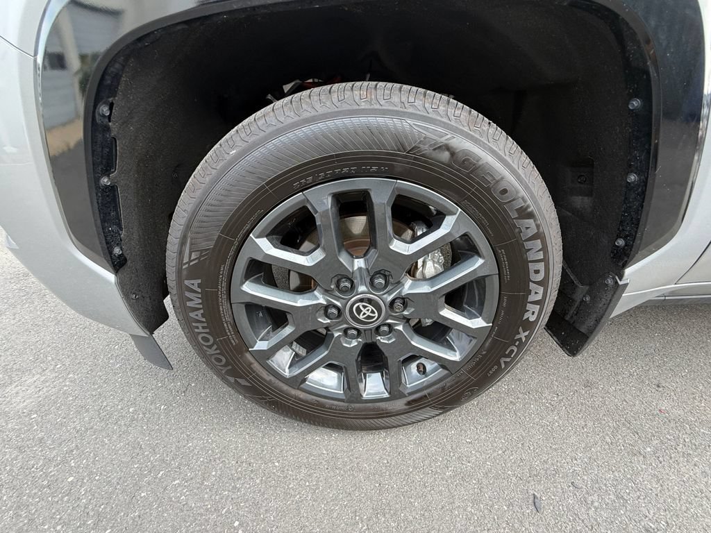 Used 2025 Toyota Sequoia Platinum AWD/4WD image 28