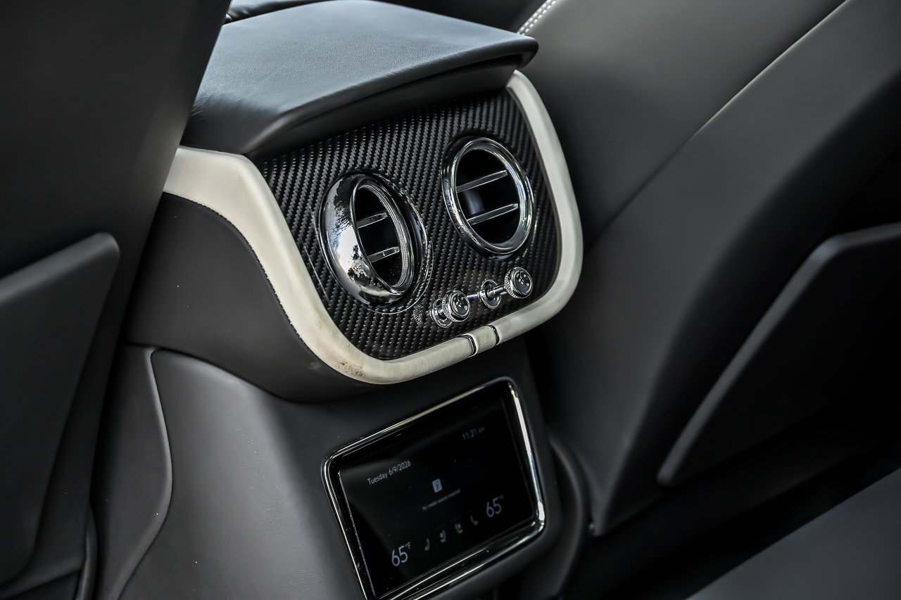 Used 2022 Bentley Bentayga AWD/4WD image 24