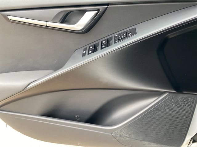 Used 2024 Kia Niro LX FWD image 13