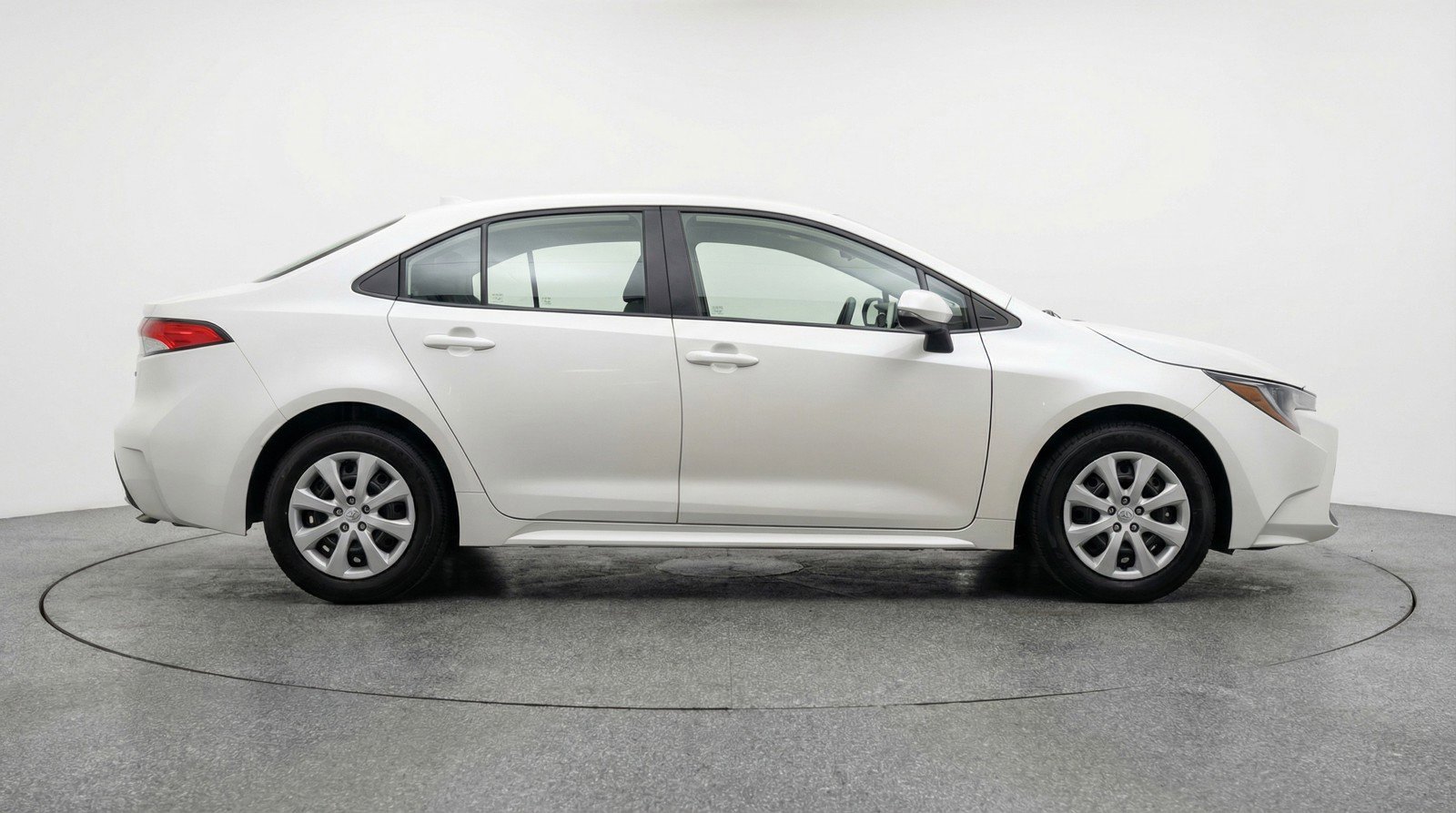 Used 2025 Toyota Corolla LE FWD image 11
