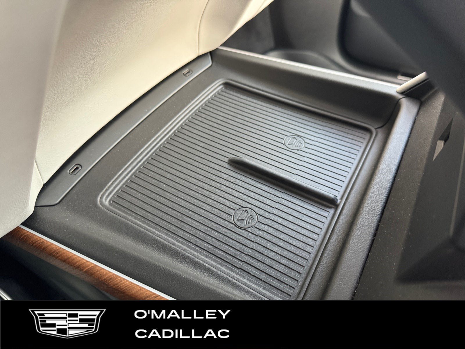 New 2026 Cadillac Vistiq Luxury w/ LPO, Floor Liner Package AWD/4WD image 25