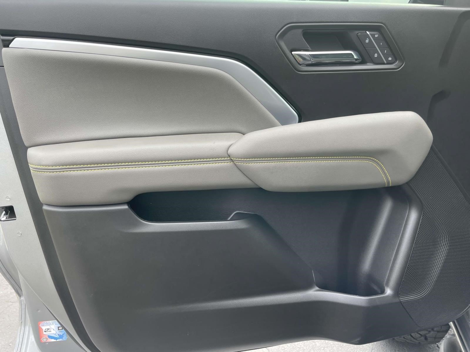 Used 2026 Chevrolet Colorado ZR2 w/ Technology Package AWD/4WD image 16