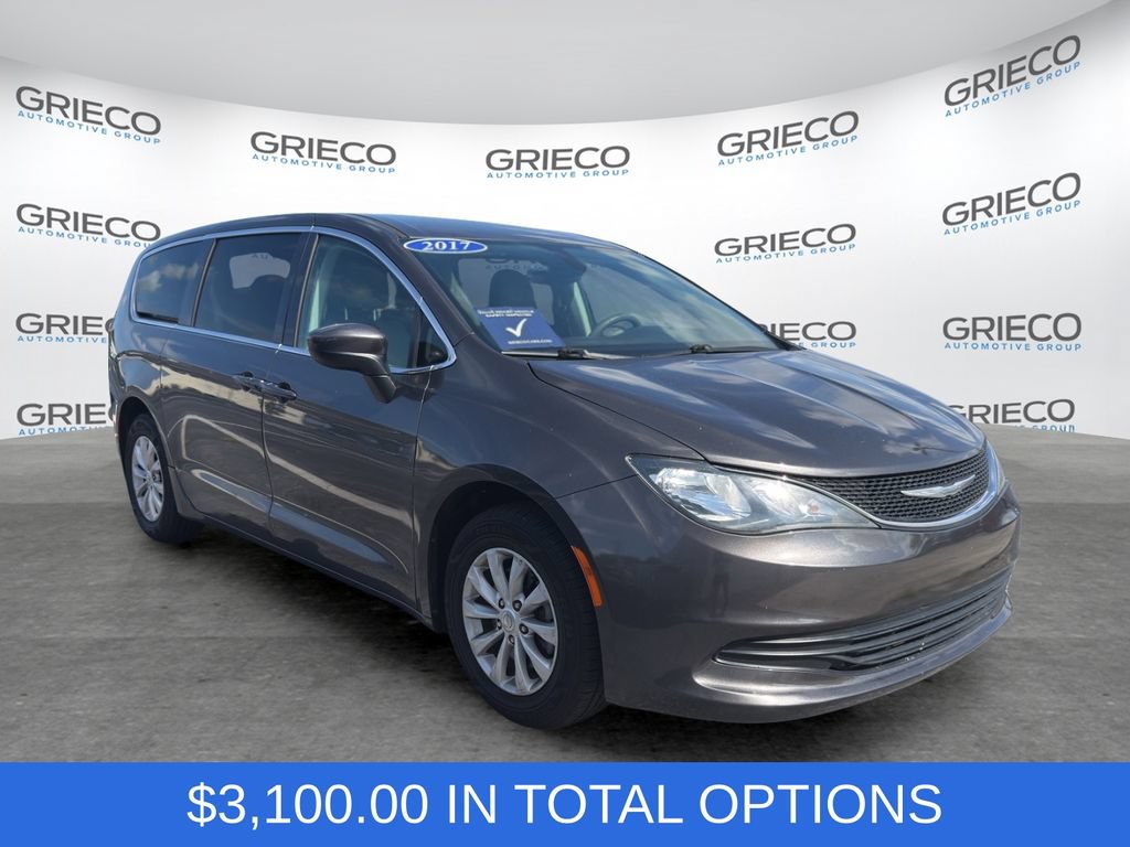 Used 2017 Chrysler Pacifica Touring w/ Tire & Wheel Group FWD image 1