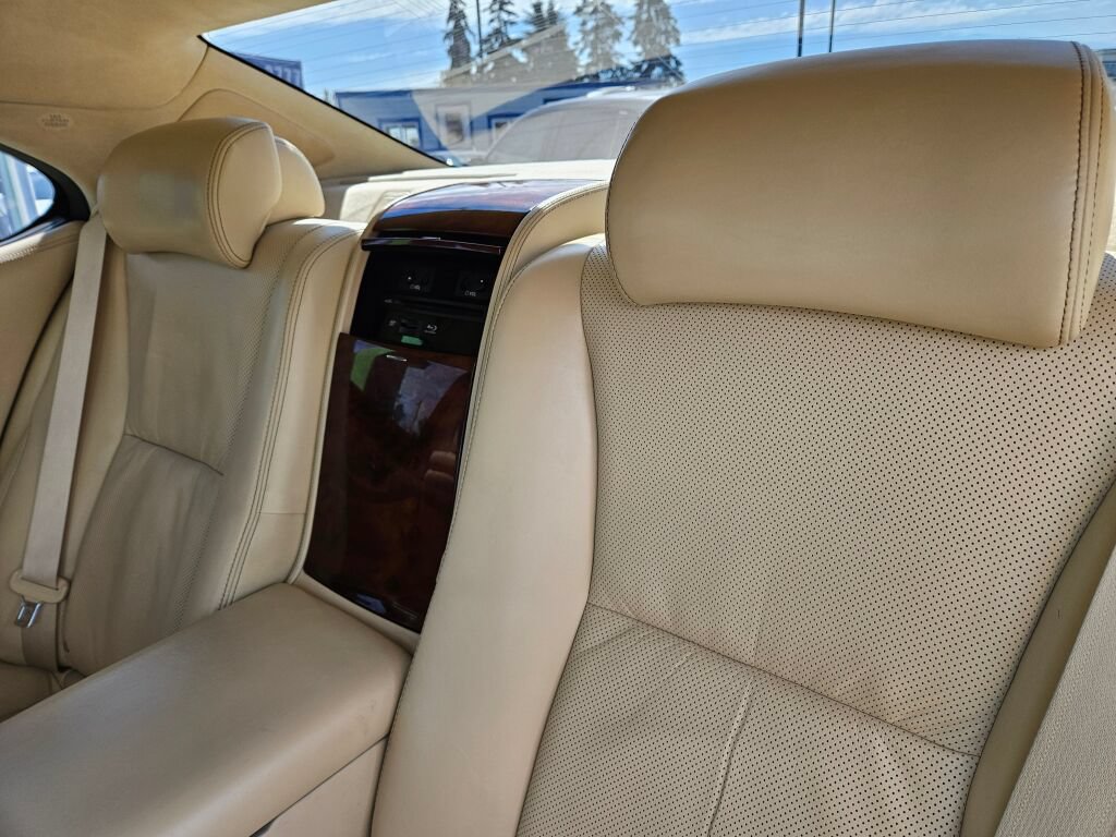 Used 2013 Lexus LS 600h L w/ Executive-Class Seating Pkg AWD/4WD image 15