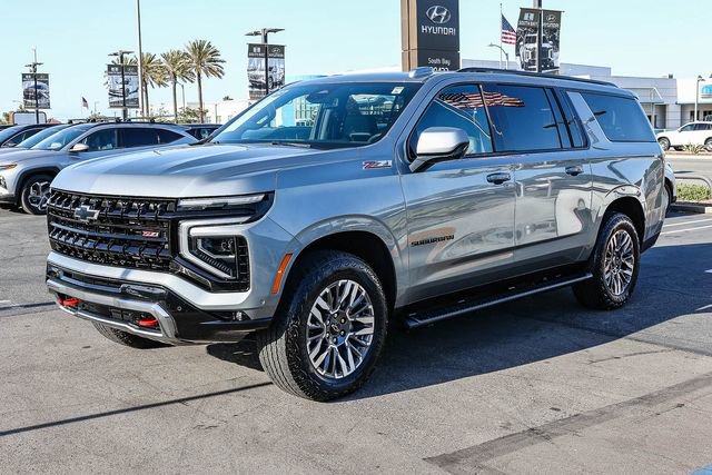 Used 2025 Chevrolet Suburban Z71 AWD/4WD image 3
