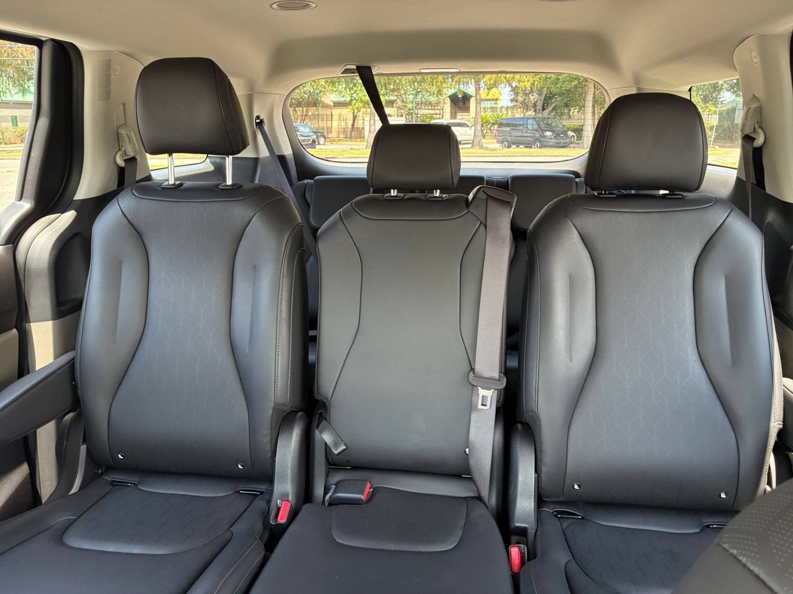 Used 2026 Kia Carnival FWD image 35