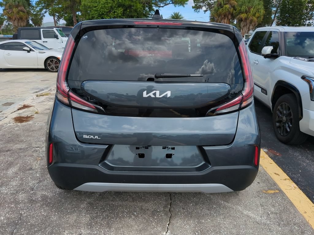 Certified 2025 Kia Soul LX w/ LX Technology Package FWD image 12
