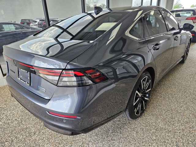 Used 2023 Honda Accord Touring image 2
