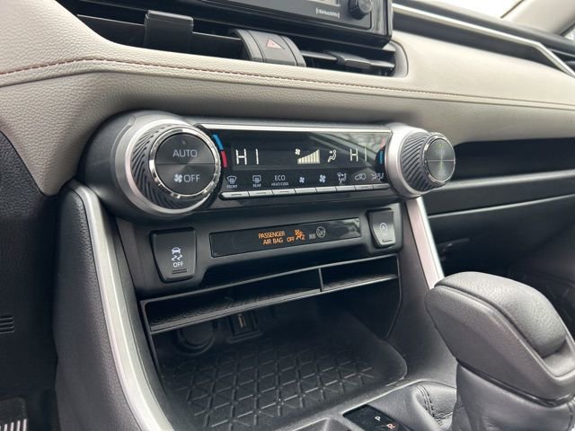 Used 2022 Toyota RAV4 XLE w/ Convenience Package image 28