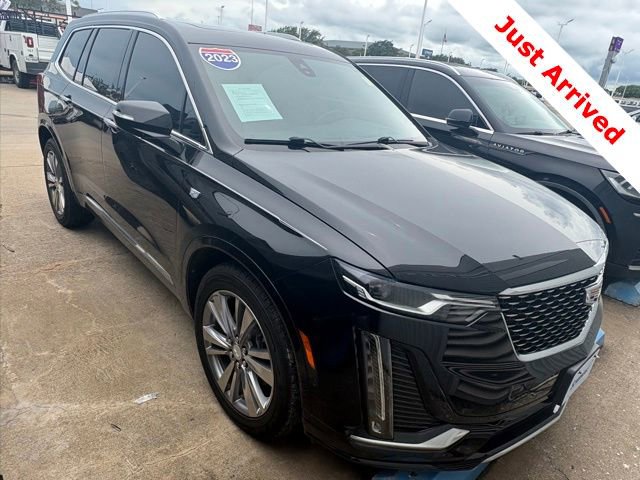 Used 2023 Cadillac XT6 Premium Luxury w/ Technology Package FWD image 3