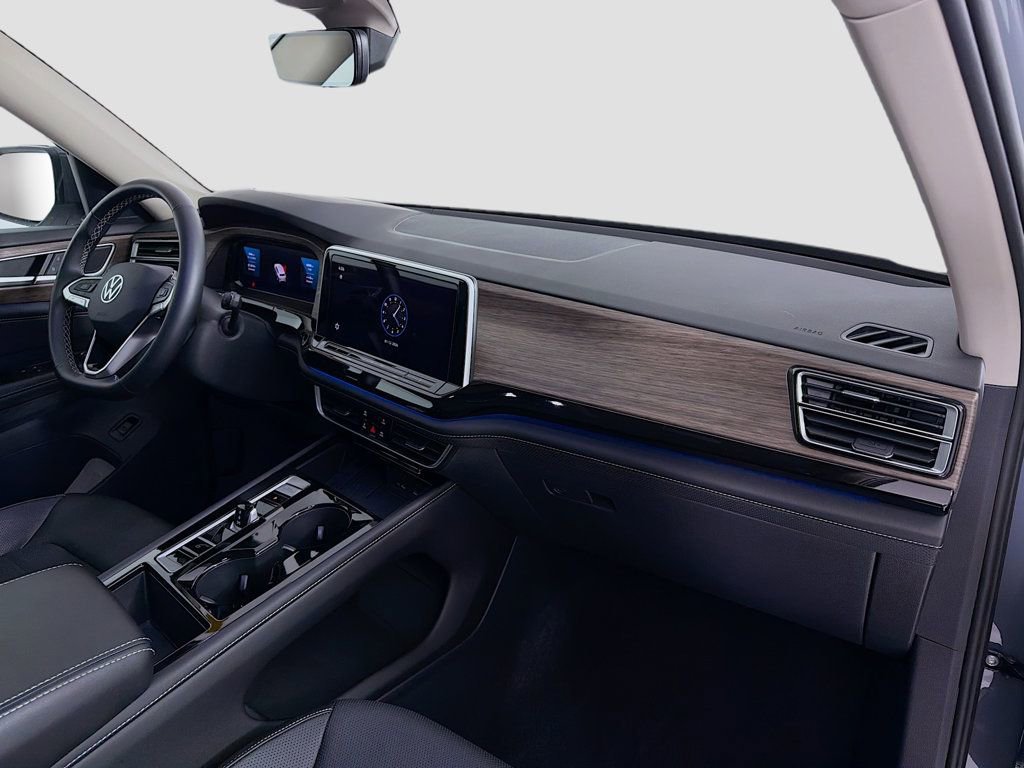 Used 2025 Volkswagen Atlas SEL image 32