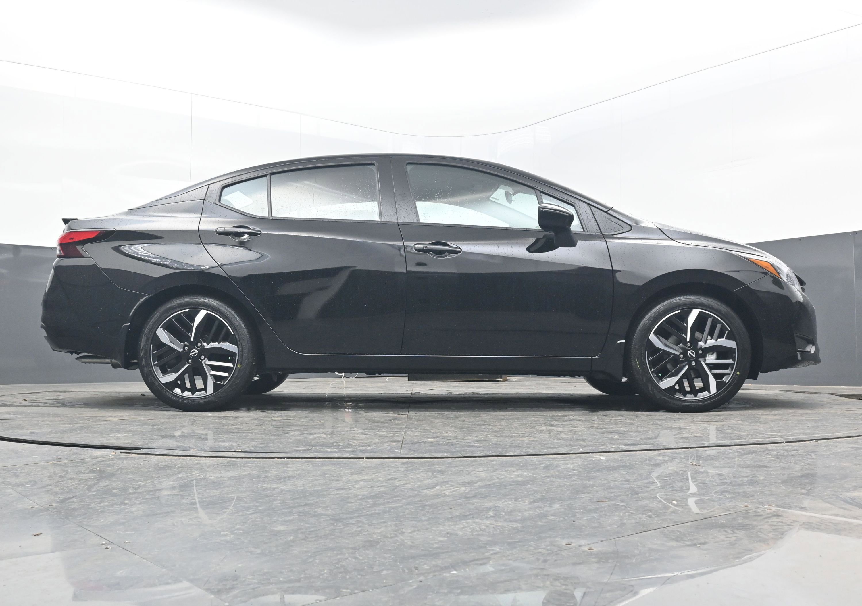 New 2025 Nissan Versa SR image 29