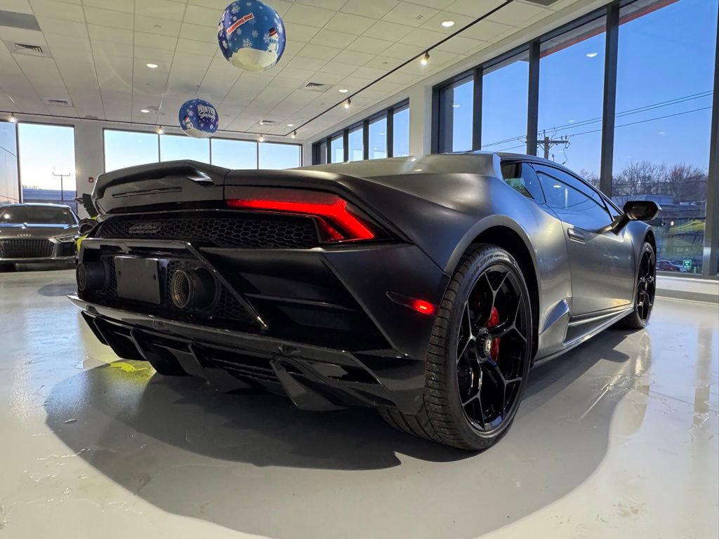Used 2020 Lamborghini Huracan EVO image 5