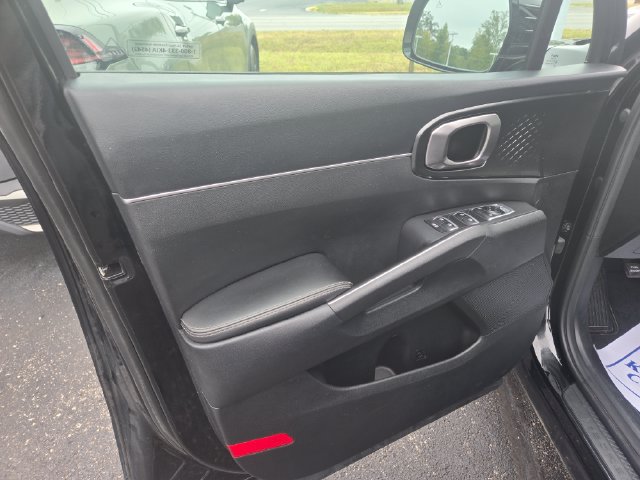 Used 2023 Kia Sorento LX FWD image 22
