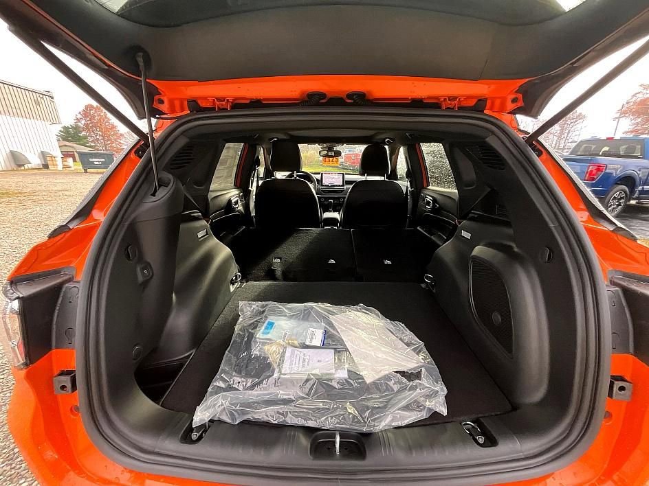 New 2026 Jeep Compass Trailhawk w/ Sun, Sound & Navigation Group image 7