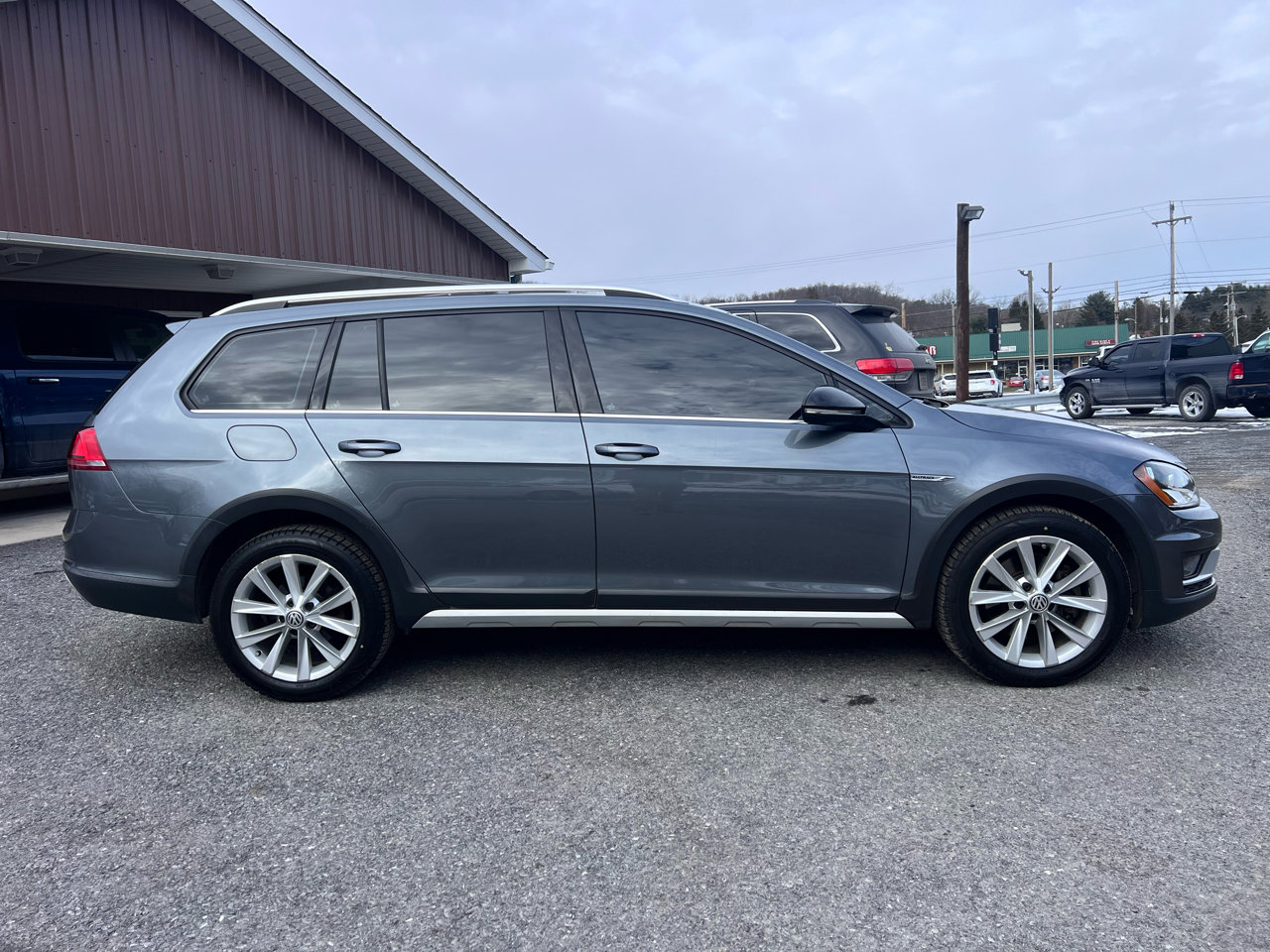 Used 2017 Volkswagen Golf Alltrack S image 8