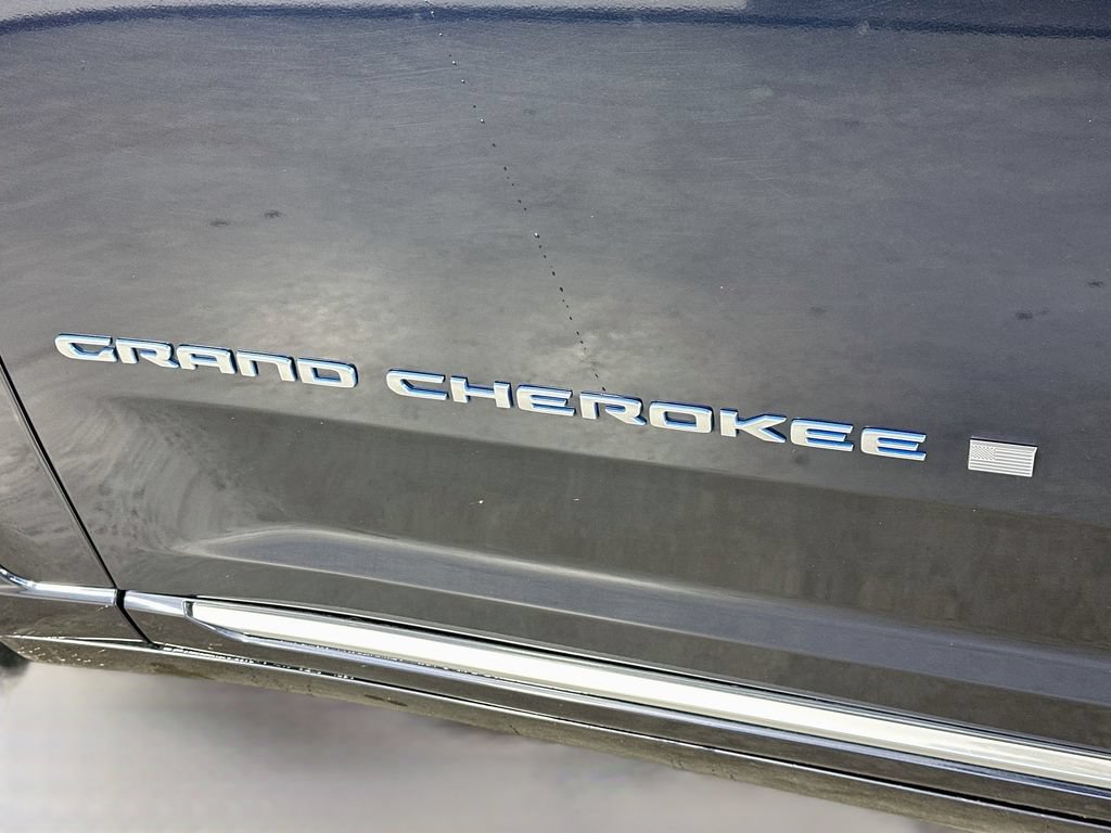 Used 2022 Jeep Grand Cherokee Summit AWD/4WD image 29