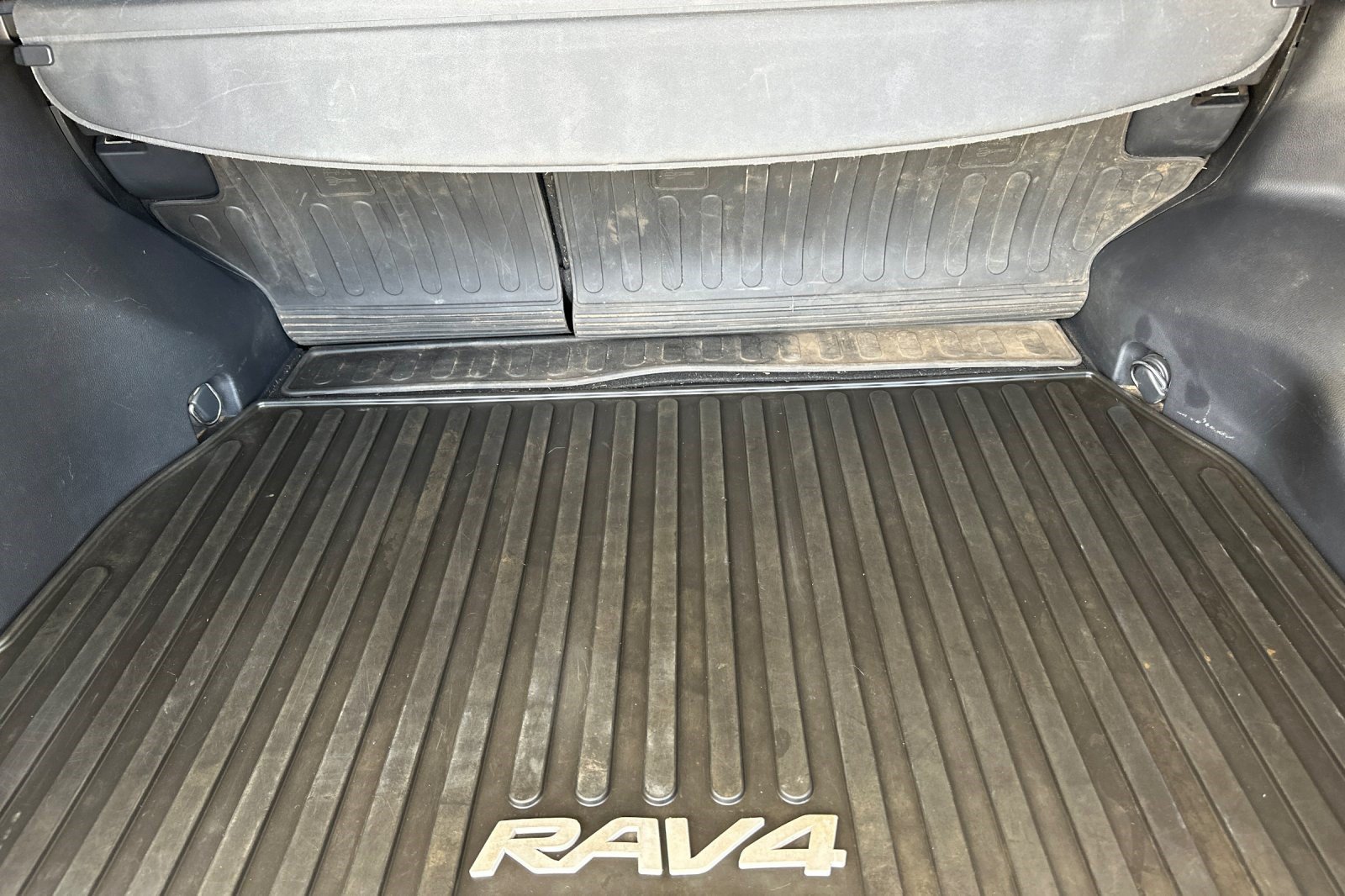 Used 2020 Toyota RAV4 LE w/ All Weather Liner Package AWD/4WD image 24