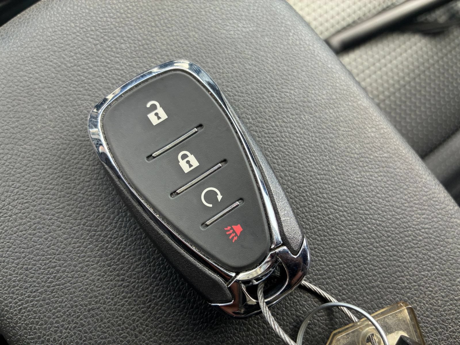 Used 2025 Chevrolet Trax LT FWD image 17