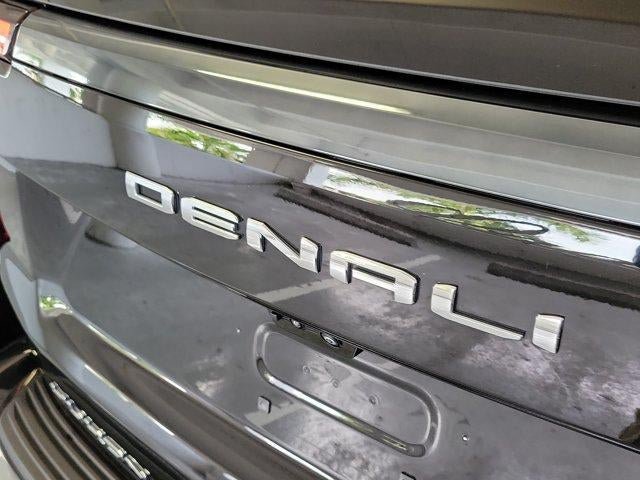 Used 2025 GMC Yukon Denali Ultimate w/ LPO, Floor Liner Package AWD/4WD image 9