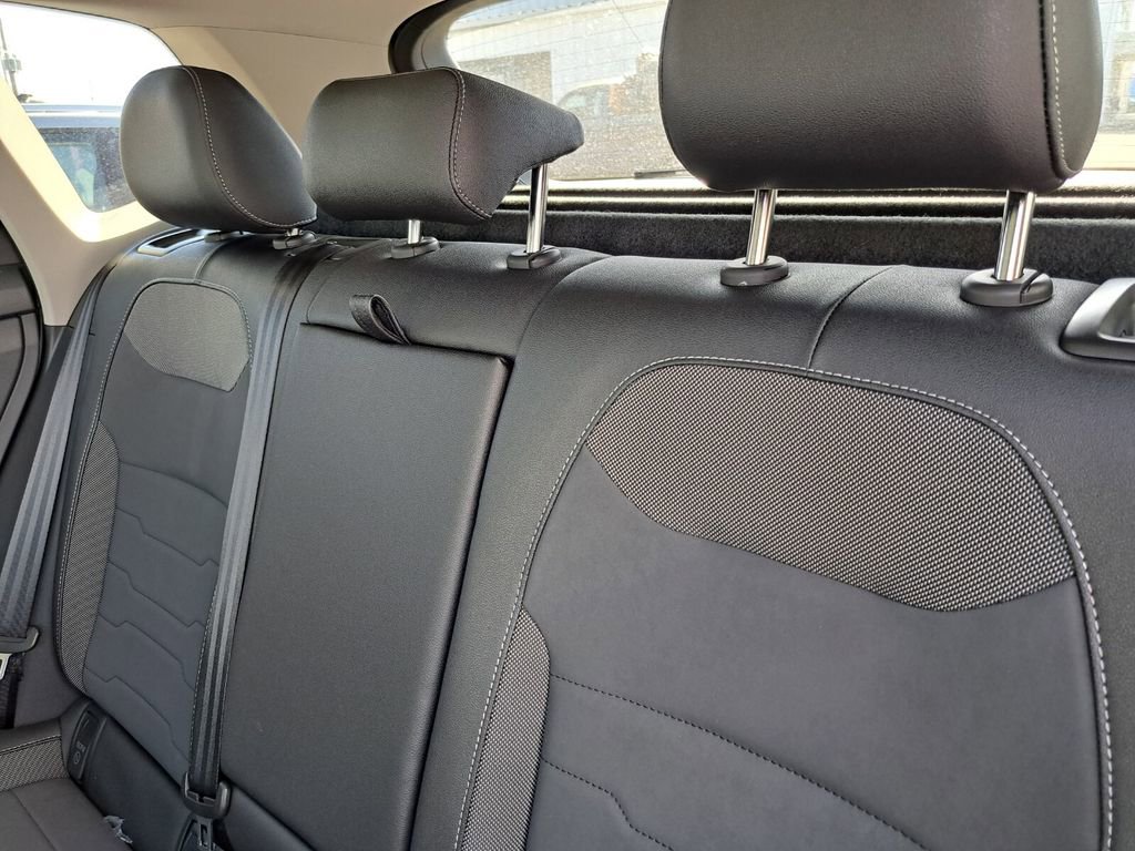 New 2026 Volkswagen Taos SE image 20