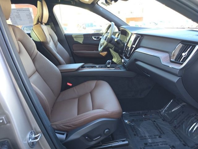 Certified 2023 Volvo XC60 B5 Plus w/ Climate Package image 17