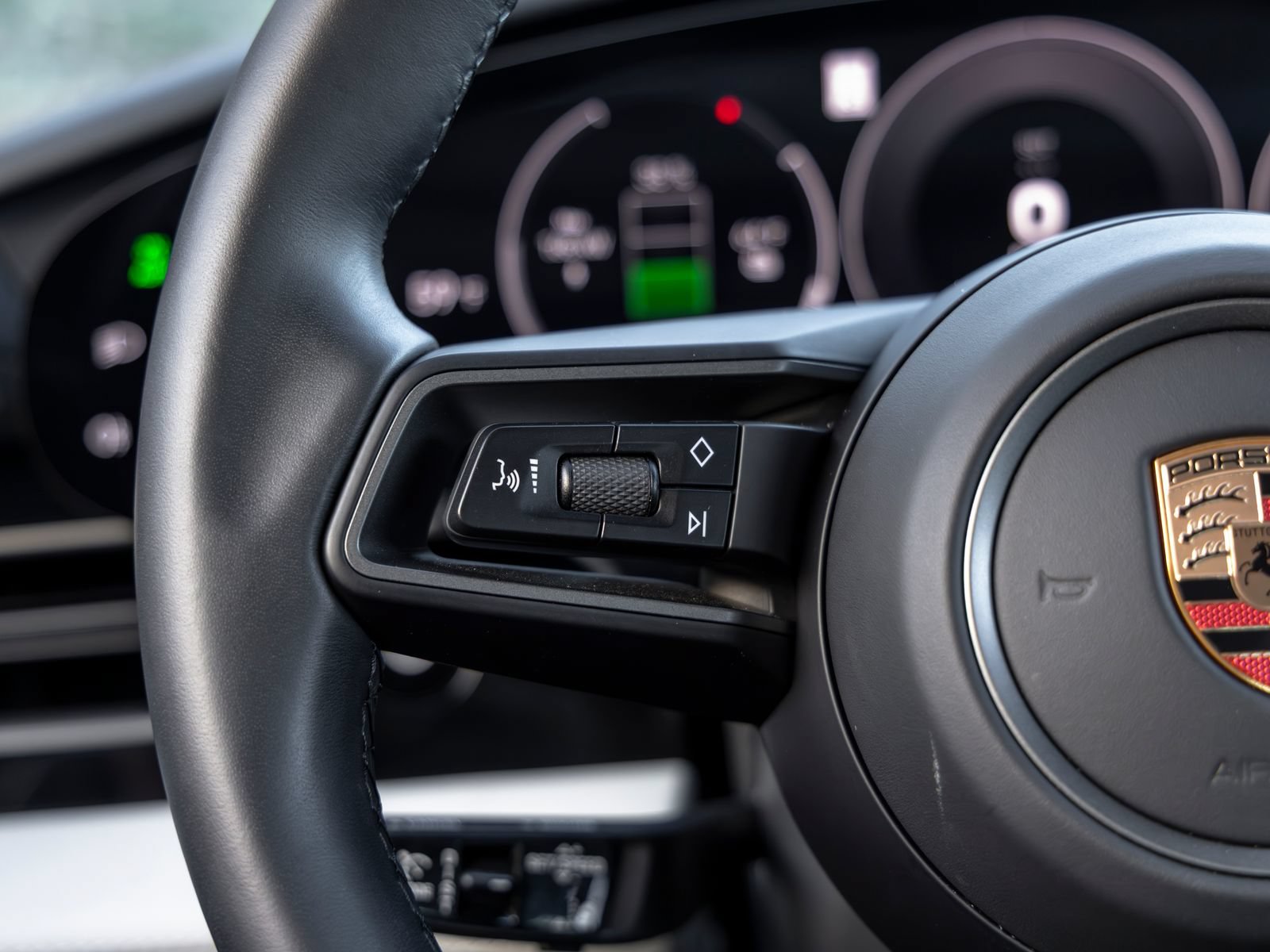 Certified 2025 Porsche Taycan AWD/4WD image 29