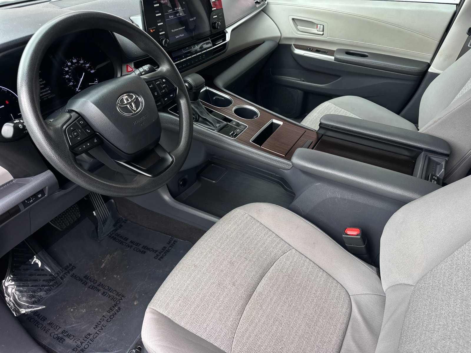 Used 2024 Toyota Sienna LE FWD image 9