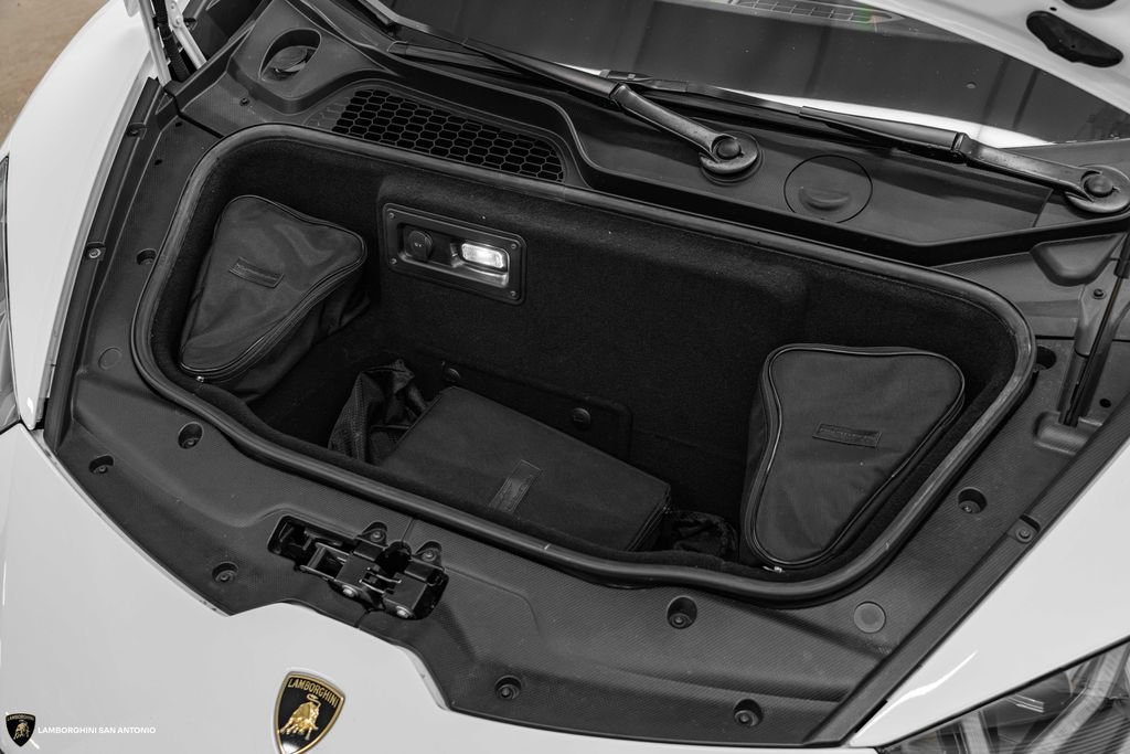 Used 2019 Lamborghini Huracan Performante AWD/4WD image 19