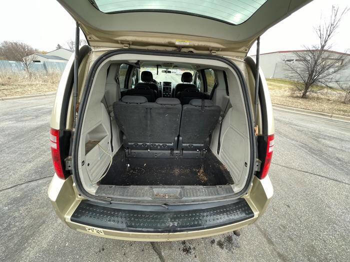 Used 2010 Dodge Grand Caravan Hero image 25