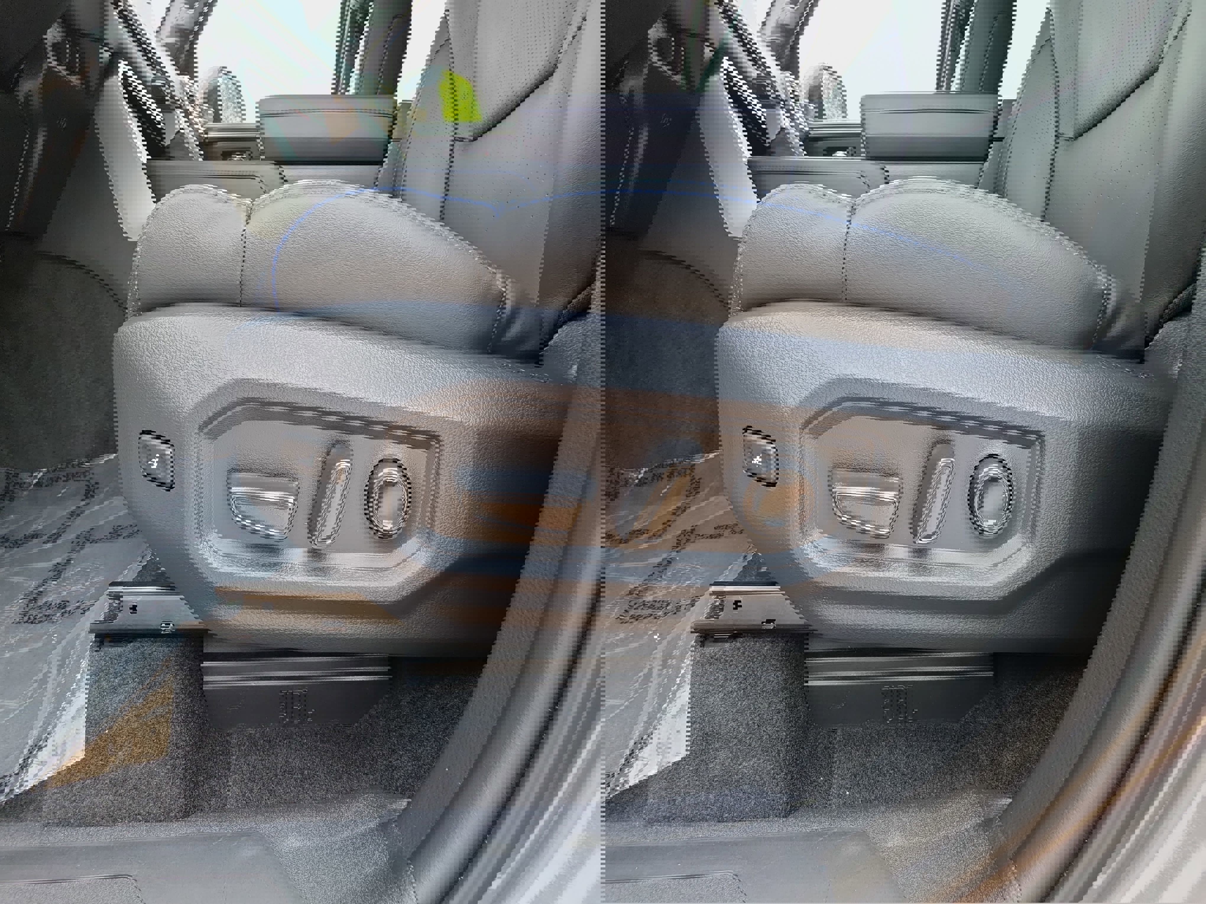 Used 2026 Toyota Sequoia Platinum AWD/4WD image 30