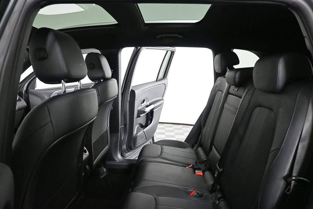 Used 2022 Mercedes-Benz GLB 250 4MATIC image 19