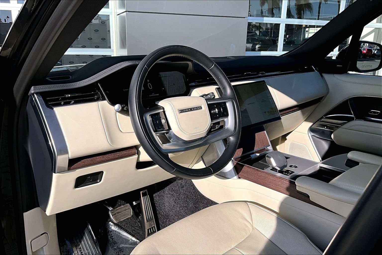 Certified 2024 Land Rover Range Rover SE AWD/4WD image 13