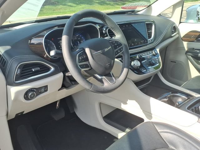 Used 2022 Chrysler Pacifica Limited FWD image 7